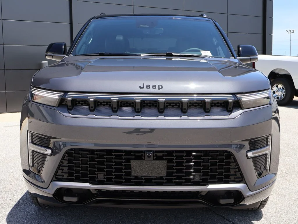 New 2026 Baltic-Gray Metallic Clear-Coat Exterior Paint Jeep Upland image 7