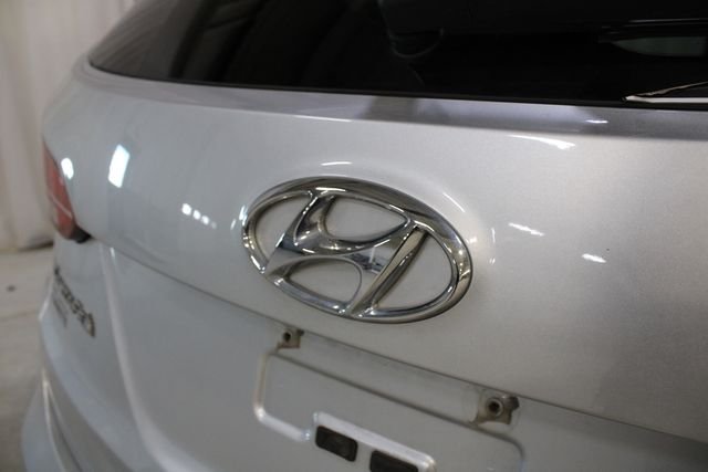 Used 2015 Sparkling Silver Hyundai Base image 30