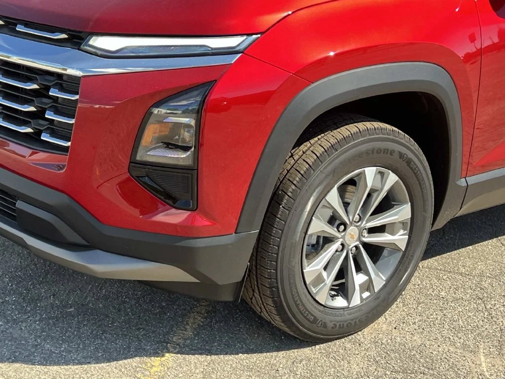 2027 Chevrolet Equinox LT - Photo 7