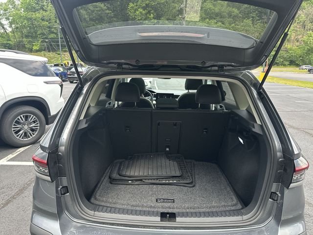 Used 2025 Gray Volkswagen 1.5T SE image 23