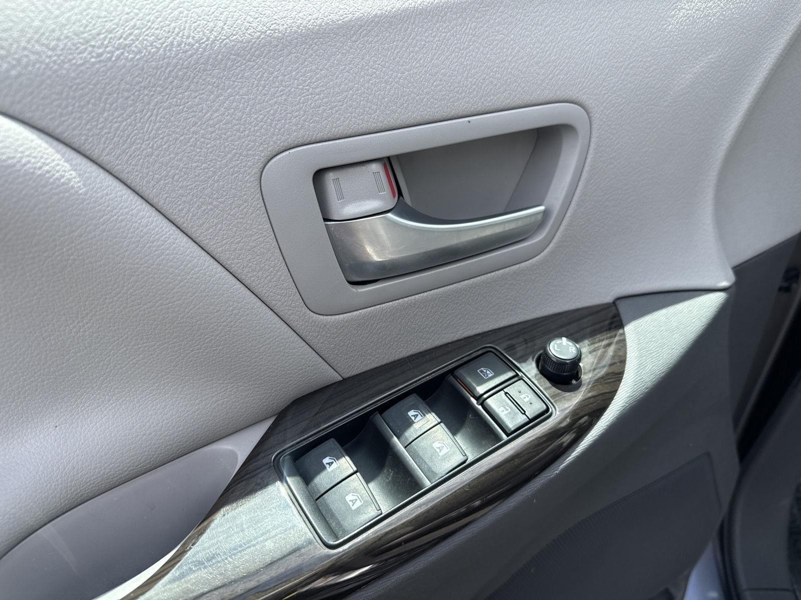 Used 2018 Predawn Gray Mica Toyota XLE image 12