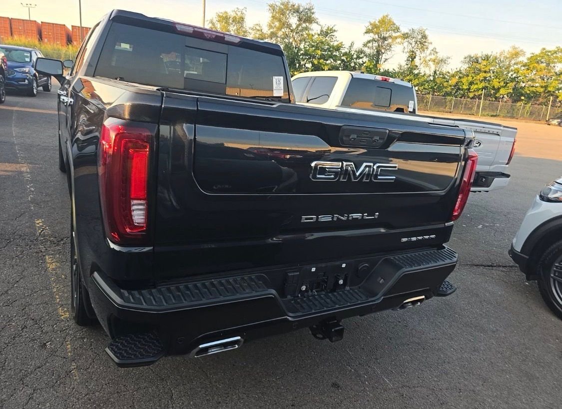 Used 2025 Silver GMC Denali Ultimate image 4