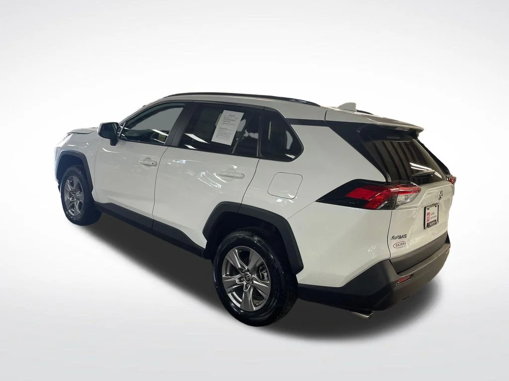 Used 2025 White Toyota XLE image 3