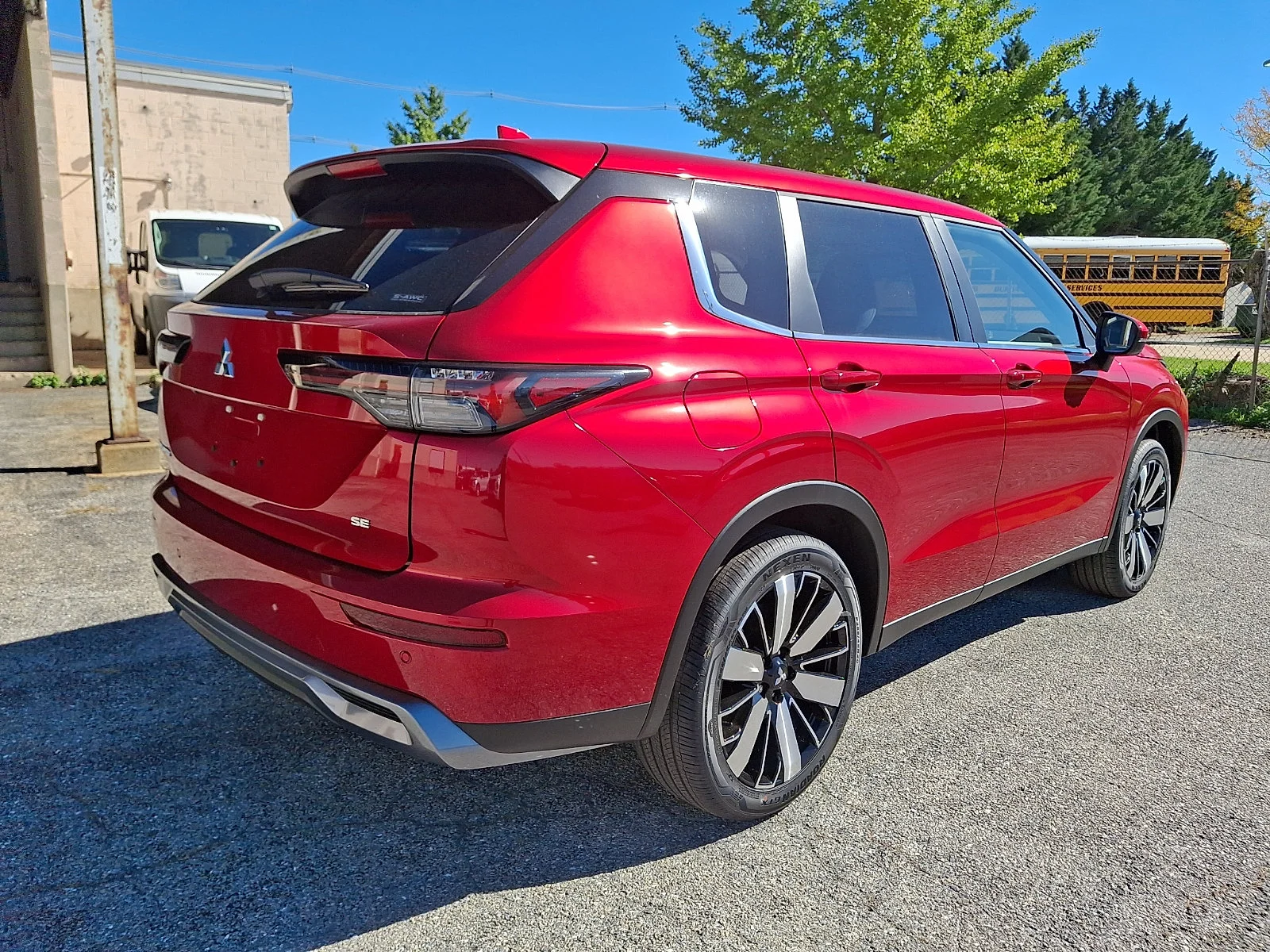 New 2026 Red Mitsubishi SE image 7