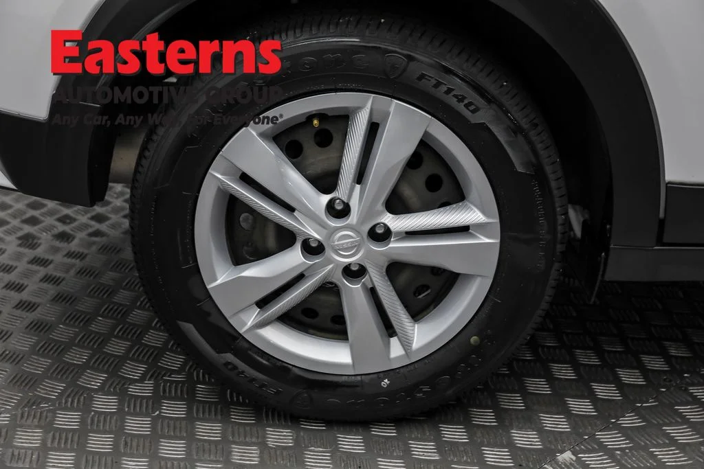 Used 2022 White Nissan S image 29