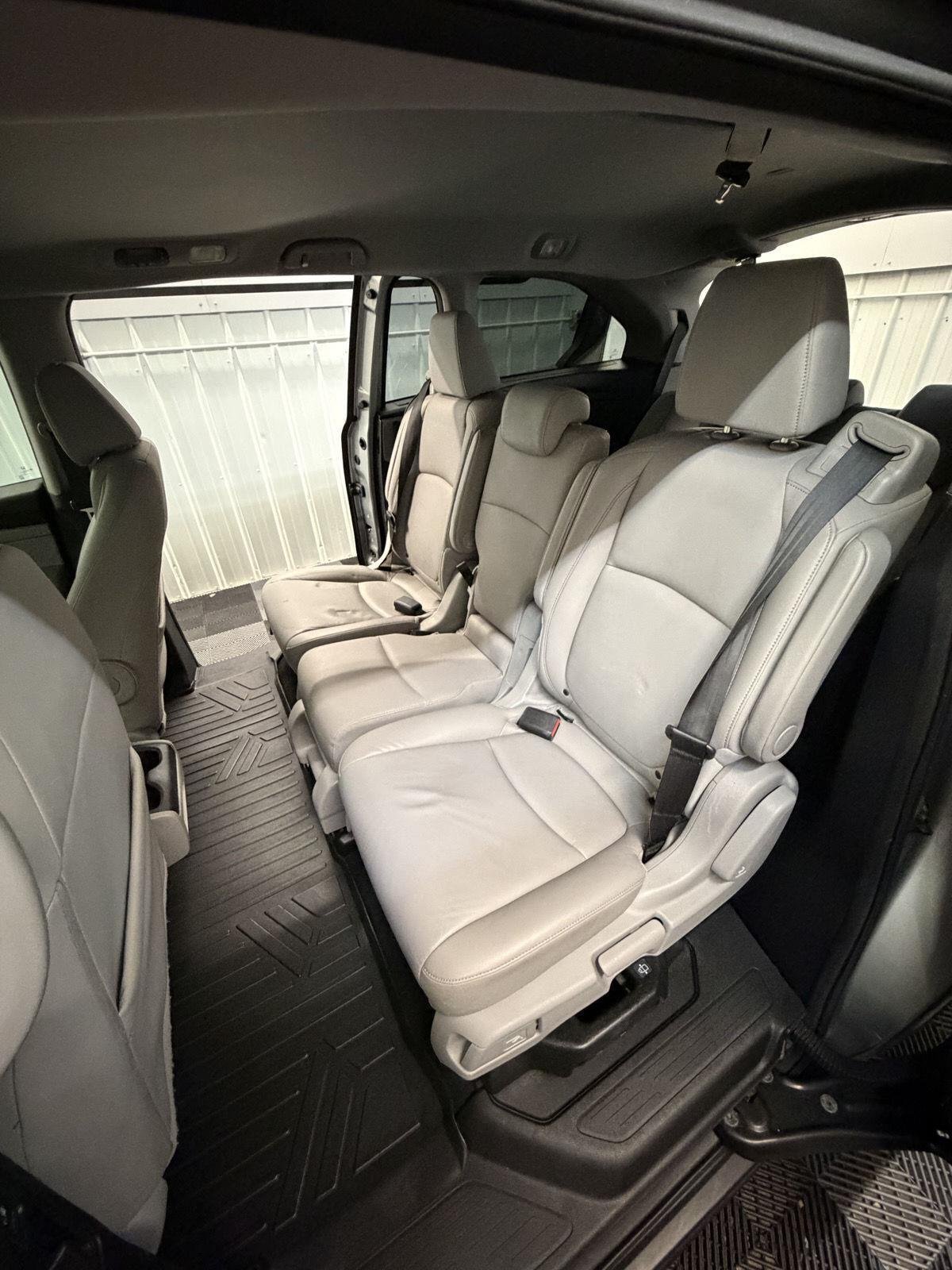 Used 2019  Honda EX-L image 23