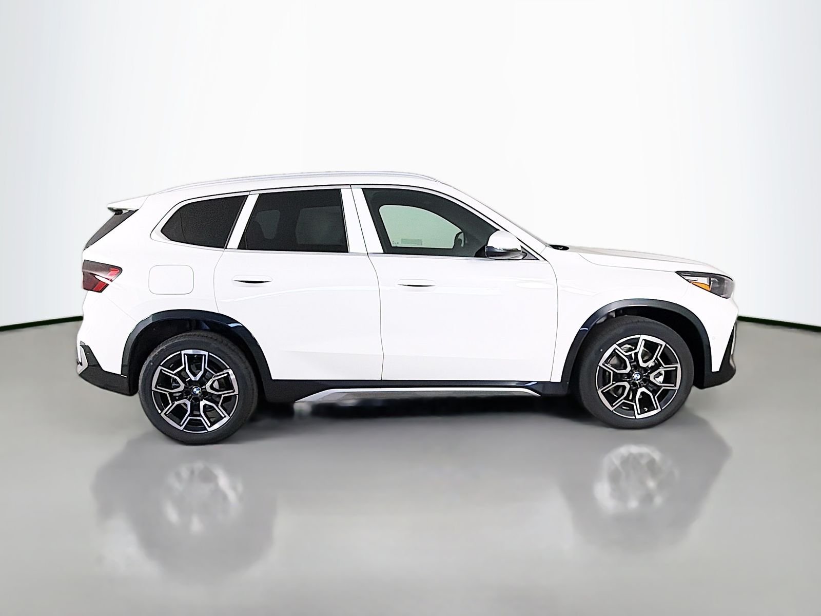 New 2026 Alpine White BMW xDrive28i image 8