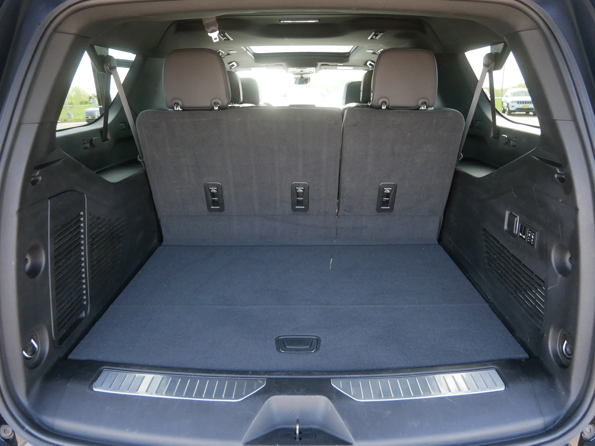 Used 2024 Black Chevrolet High Country image 27