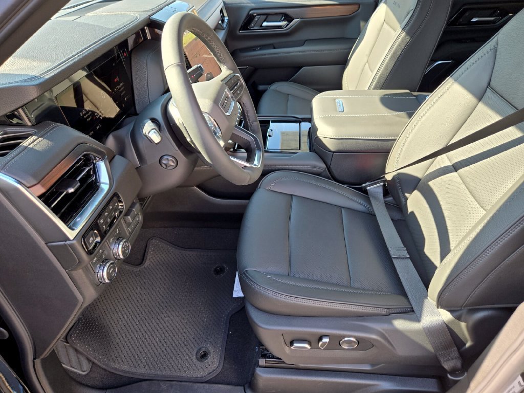2026 GMC Yukon Denali - Photo 8