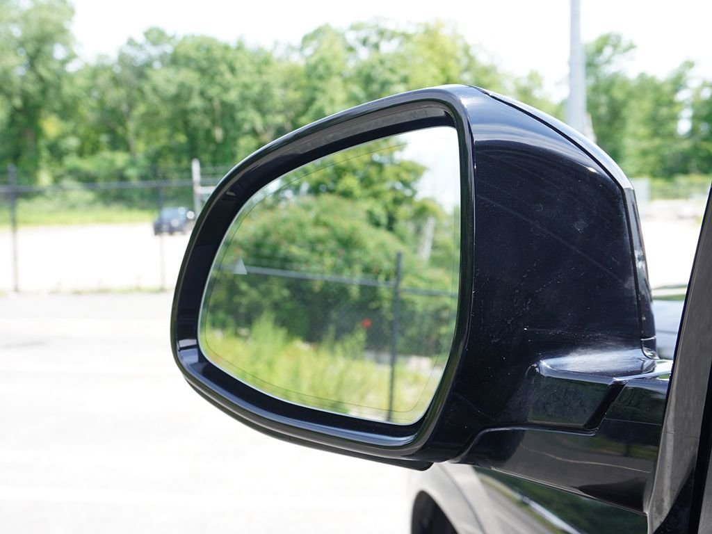 Used 2022 Black BMW xDrive40i image 38