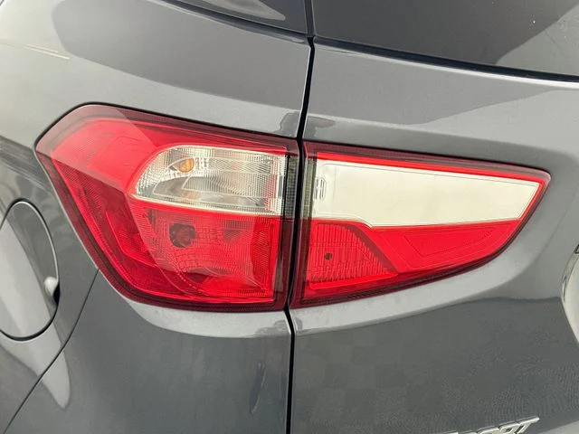 Used 2020 Blue Ford SE image 23