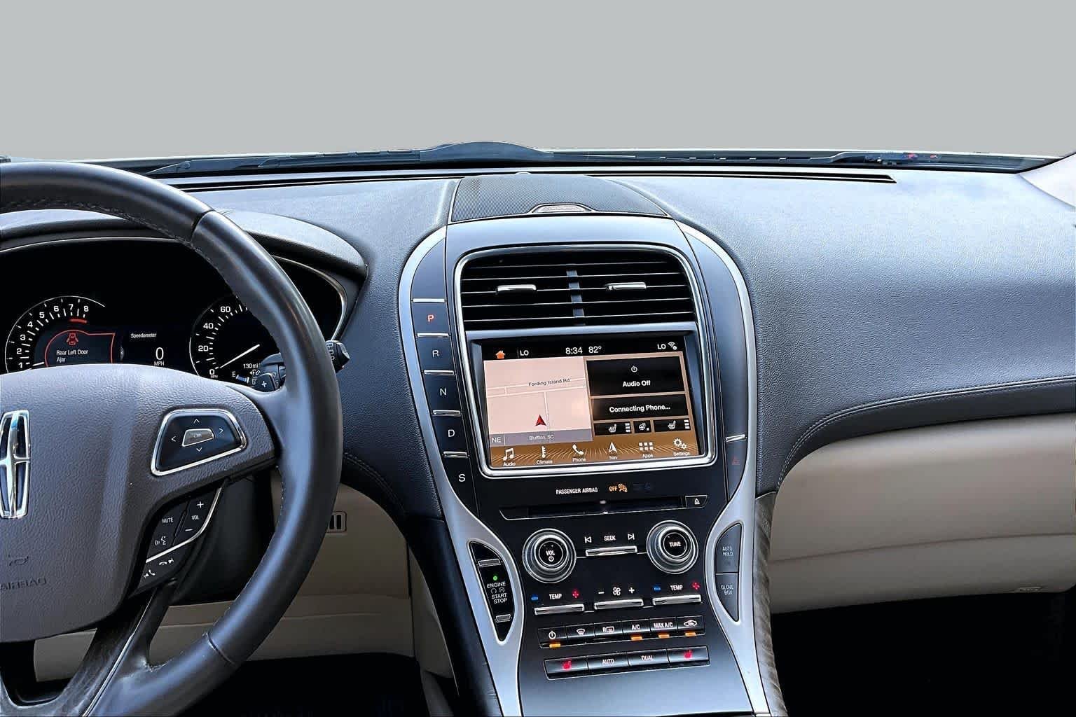 Used 2018 Ivory Pearl Lincoln Select image 7
