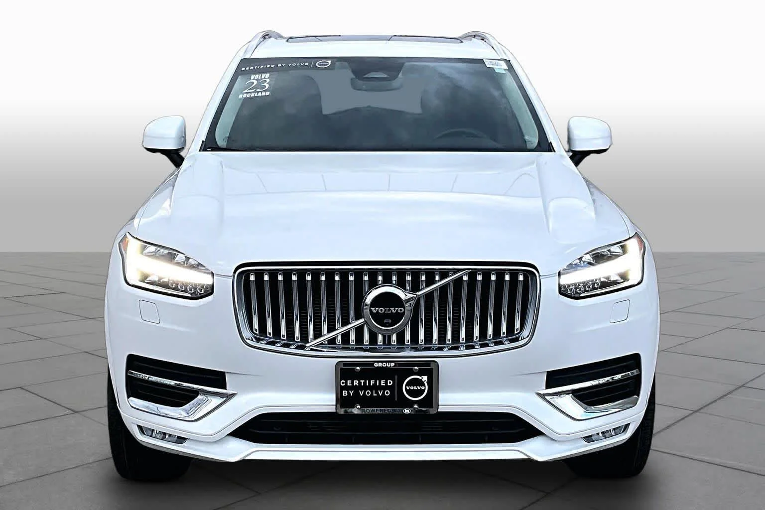 Certified Used 2023 Crystal White Volvo Plus image 4
