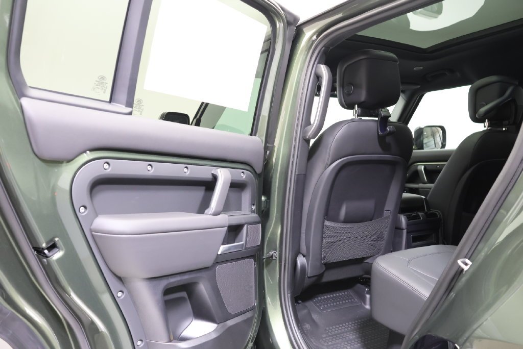 New 2026 Woolstone Green Land Rover X-Dynamic SE image 34