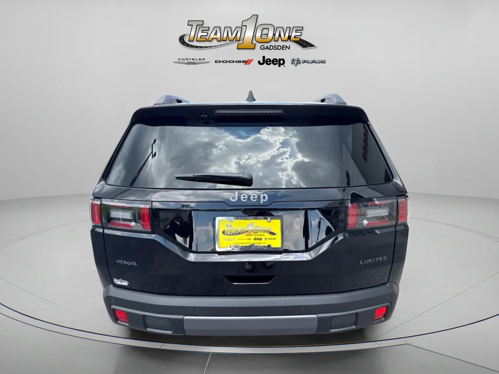 New 2026 Diamond Black Crystal Pearl-Coat Exterior Paint Jeep Limited image 8