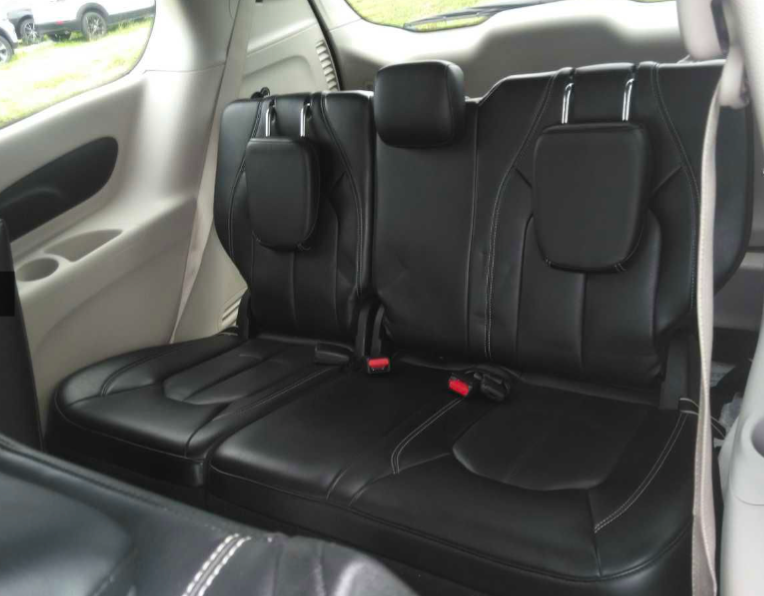 Used 2023 Brilliant Black Crystal Pearlcoat Chrysler Touring L image 9