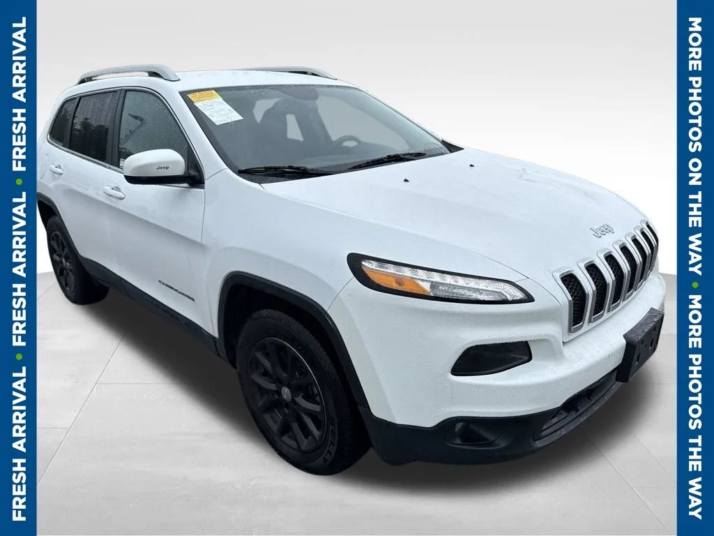 Used 2018 White Jeep Latitude image 1