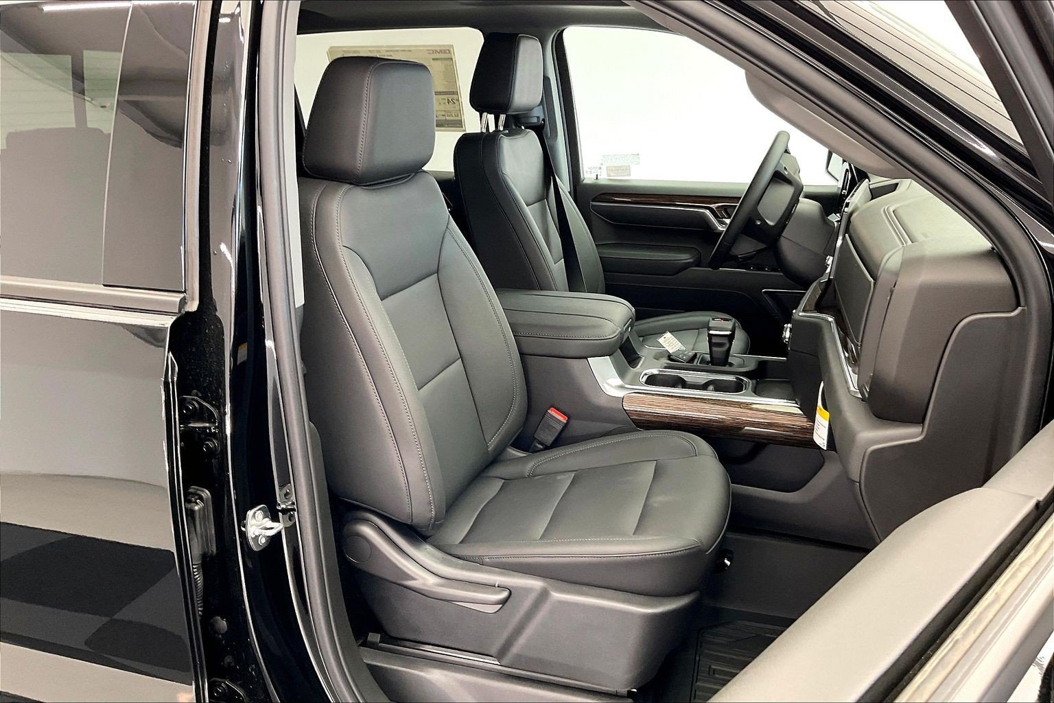 New 2026 Onyx Black GMC Elevation image 9