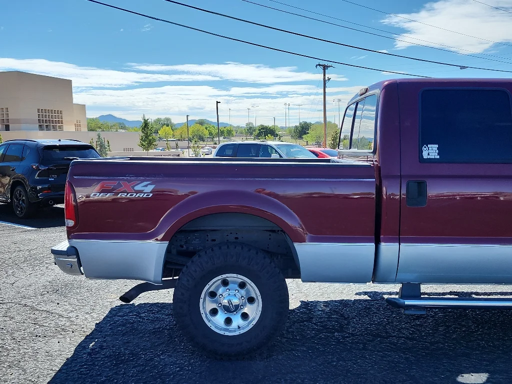 Used 2004 Red Ford  image 5