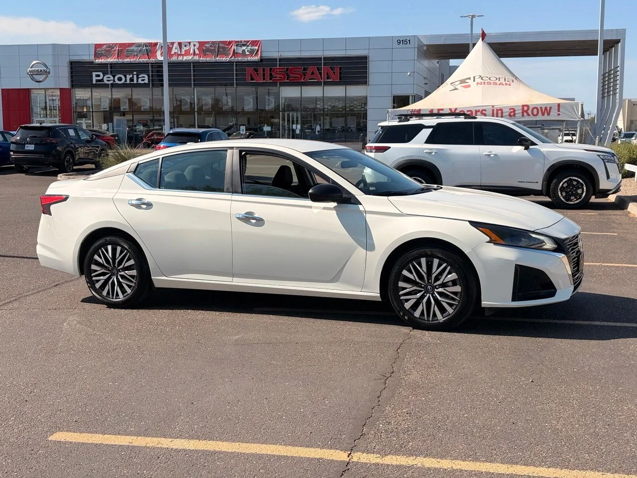 Used 2025 Glacier White Nissan 2.5 SV image 5