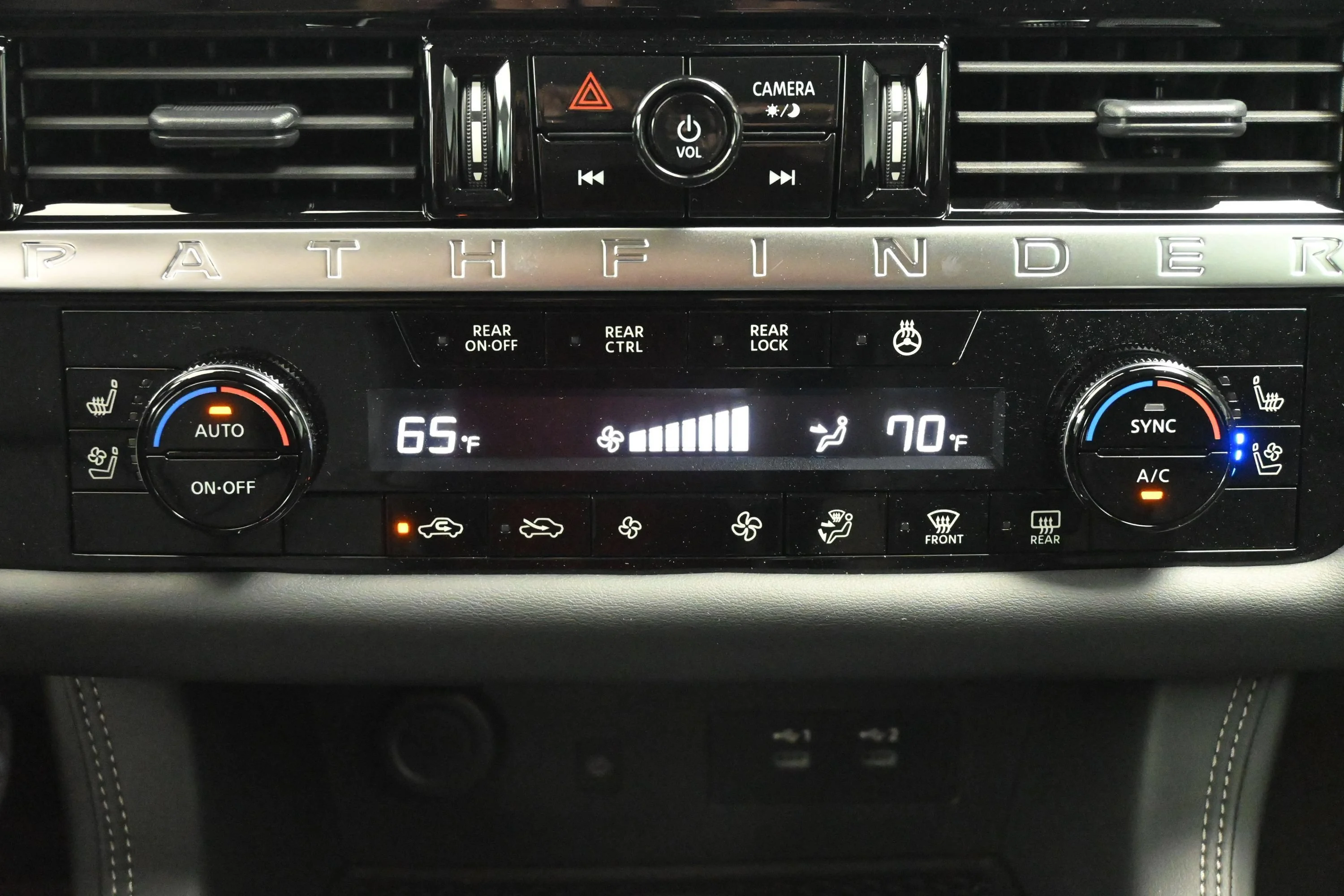 New 2026 Everest White Pearl TriCoat / Super Black Two-tone Nissan Platinum image 18