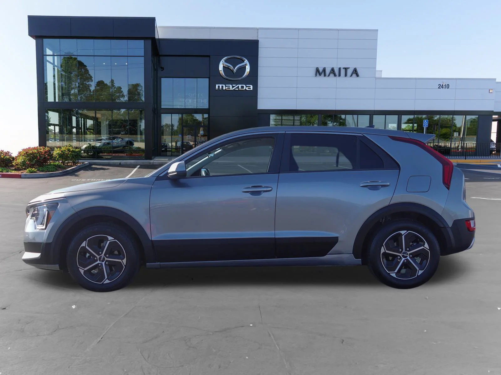 Used 2025 Steel Gray Kia LX image 6
