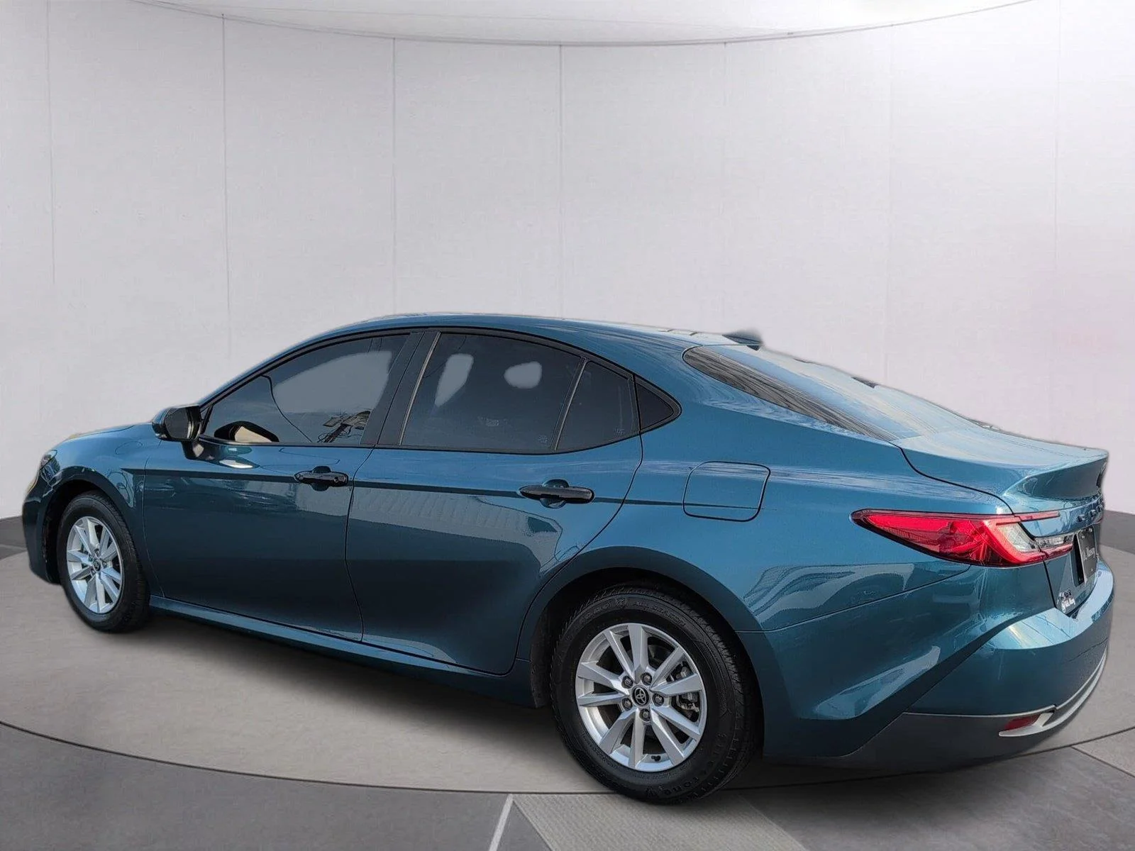 Used 2025 Ocean Gem Toyota LE image 3