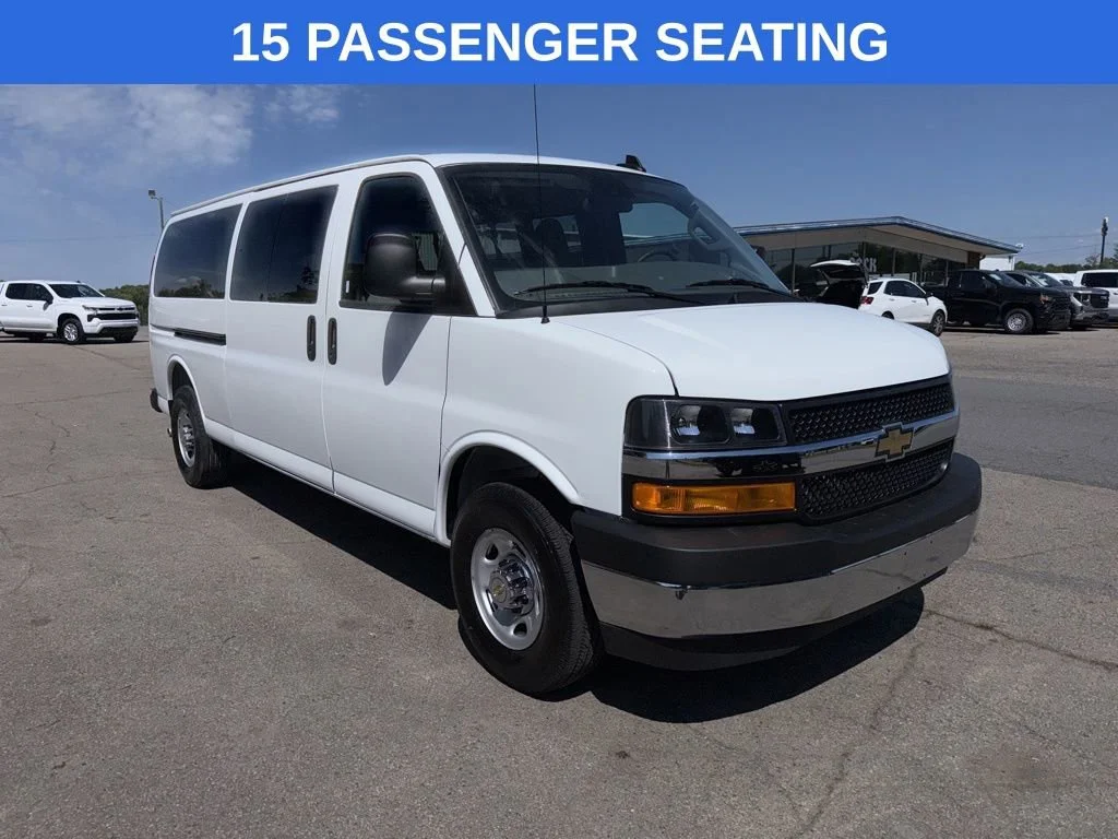 Used 2025 Summit White Chevrolet 1LT image 7