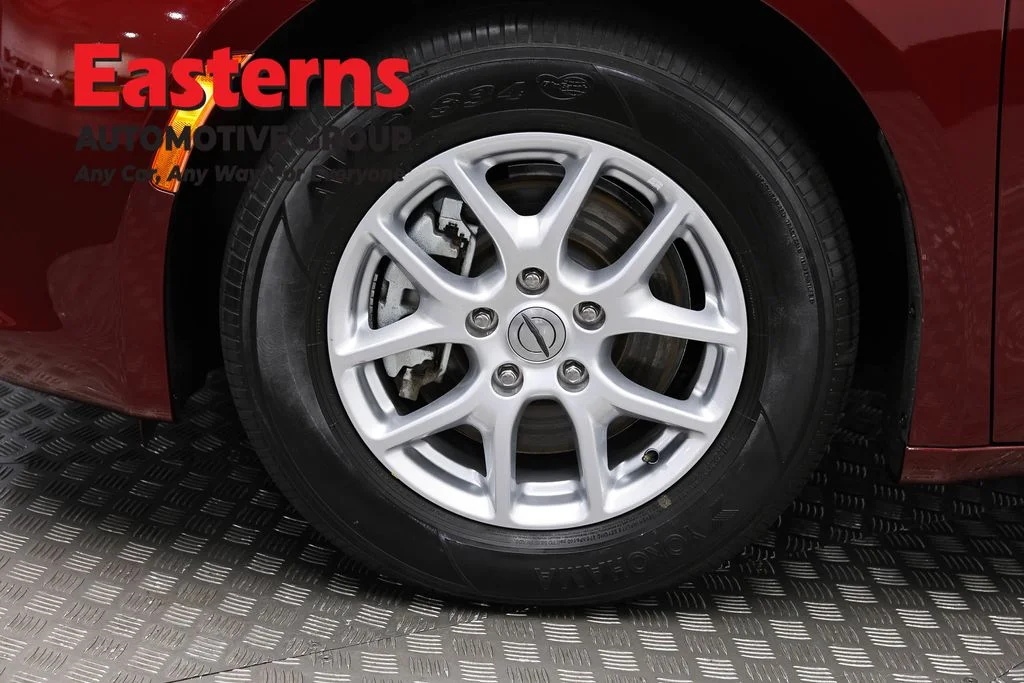 Used 2023 Red Chrysler LX image 32