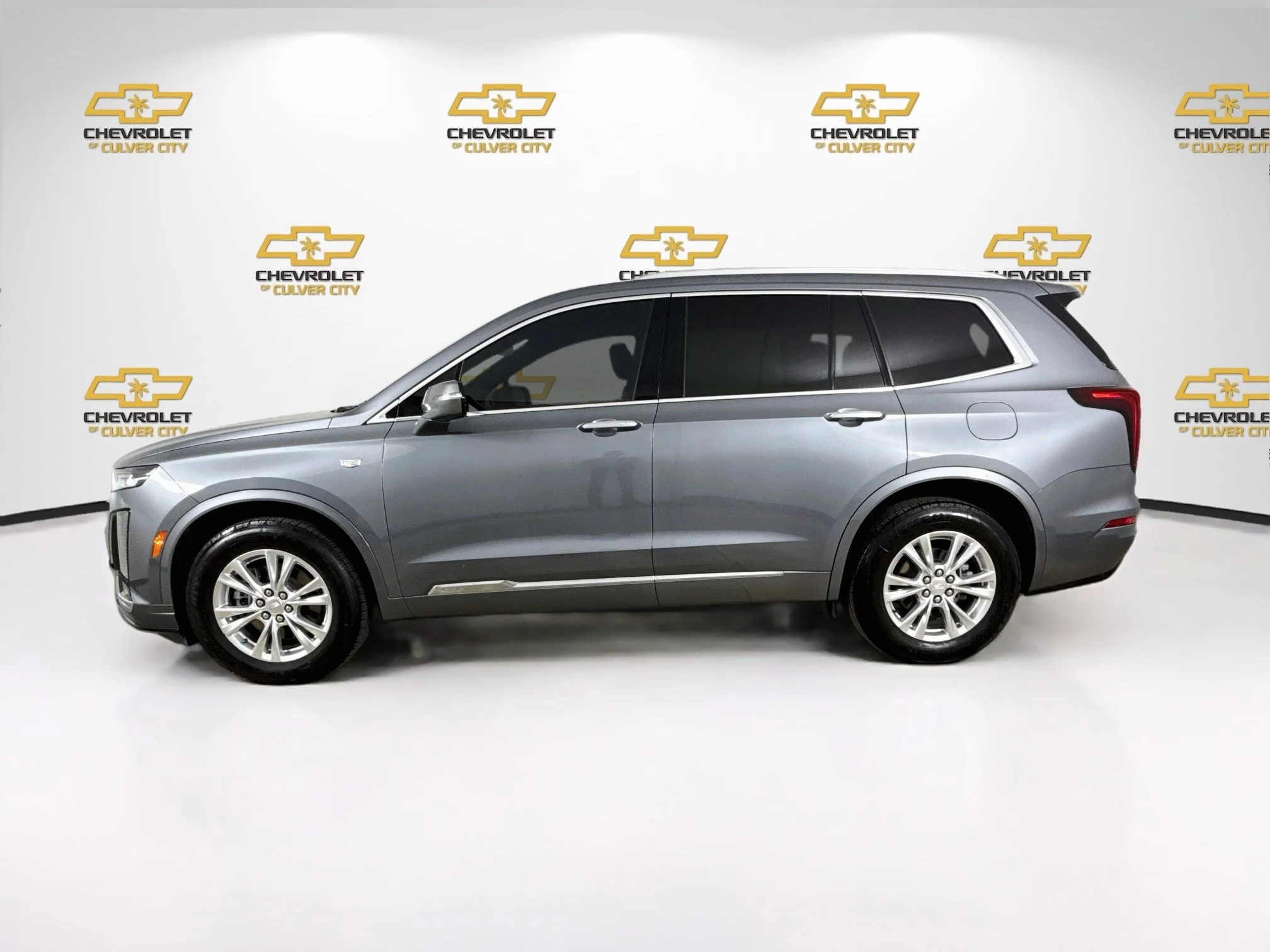 Used 2021 SATIN STEEL METALLIC Cadillac Luxury image 5