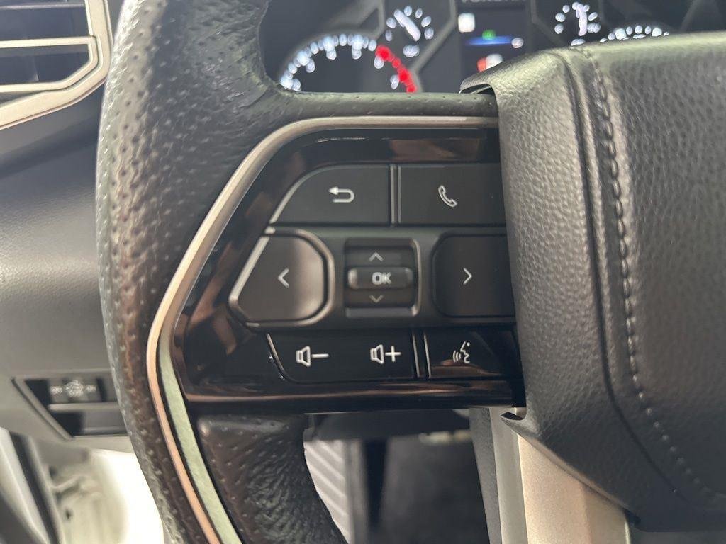 Used 2022 White Toyota SR5 image 19