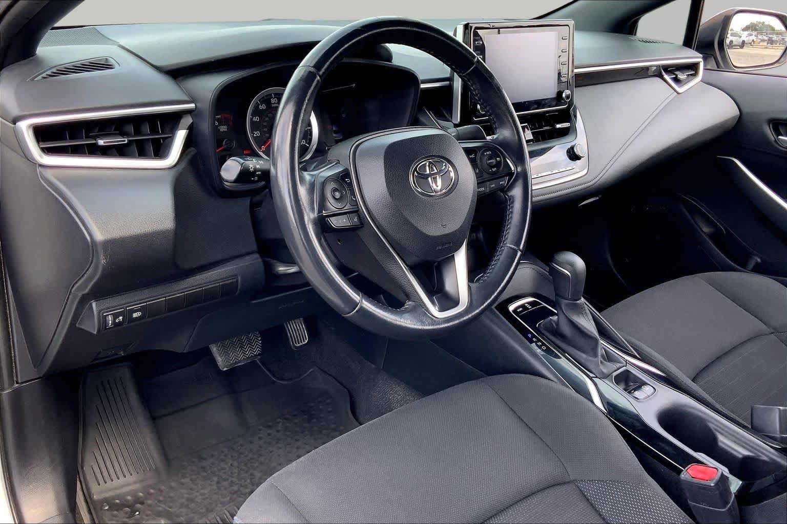 Used 2020 Classic Silver Metallic Toyota SE image 17