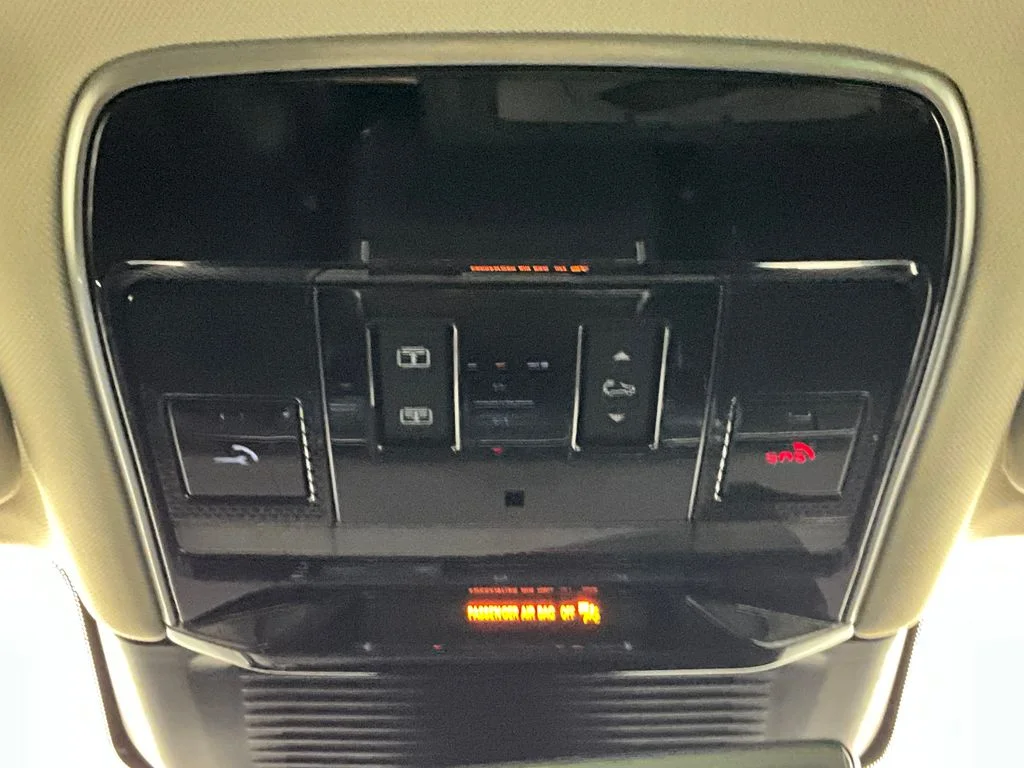 Used 2023 Black Land Rover SE image 13