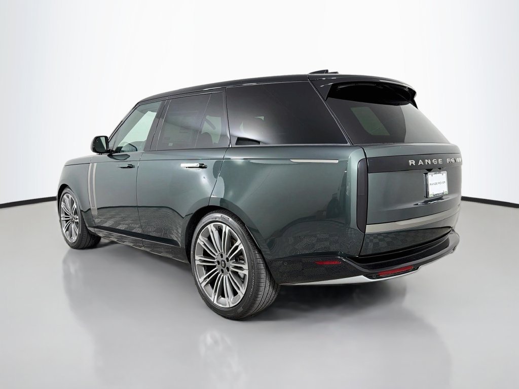 New 2027 Belgravia Green Land Rover SE image 7
