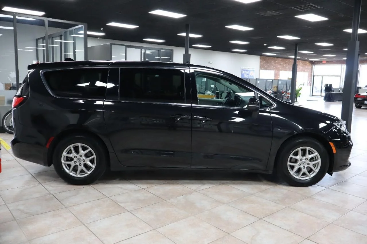 Used 2023 Brilliant Black Crystal Pearl Coat Chrysler Touring L image 7