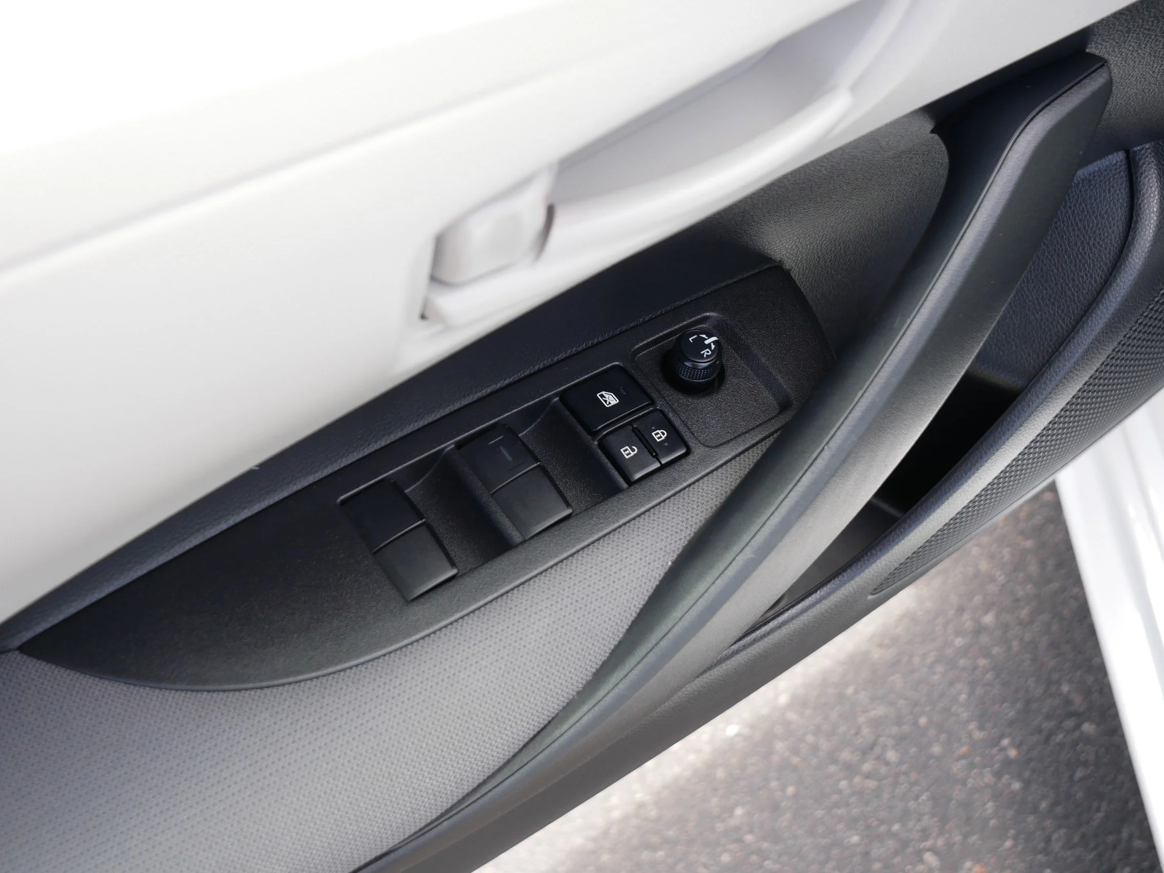 Used 2023 Ice Cap Toyota Hybrid LE image 19
