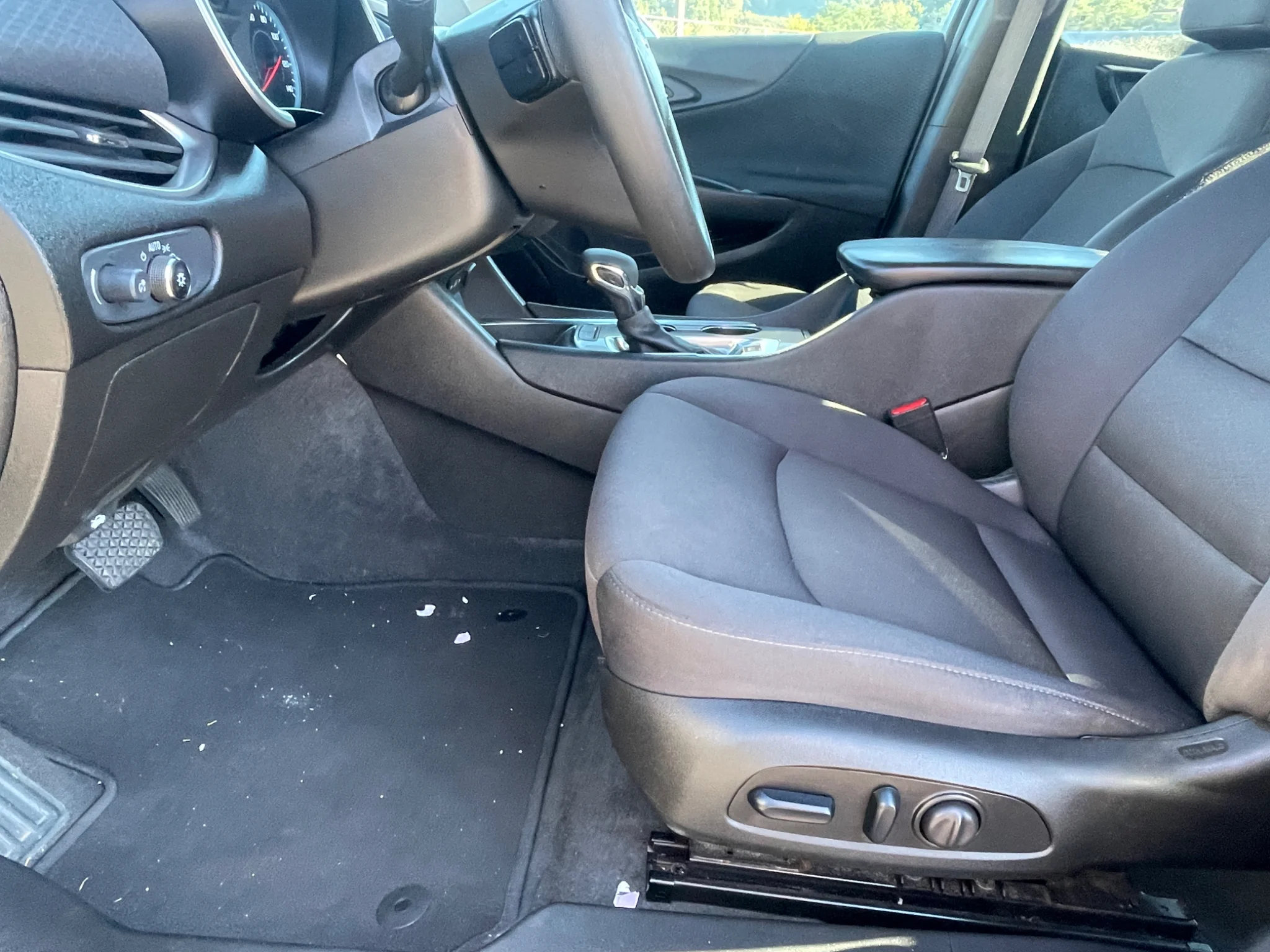 Used 2025 Mineral Gray Metallic Chevrolet LT image 20