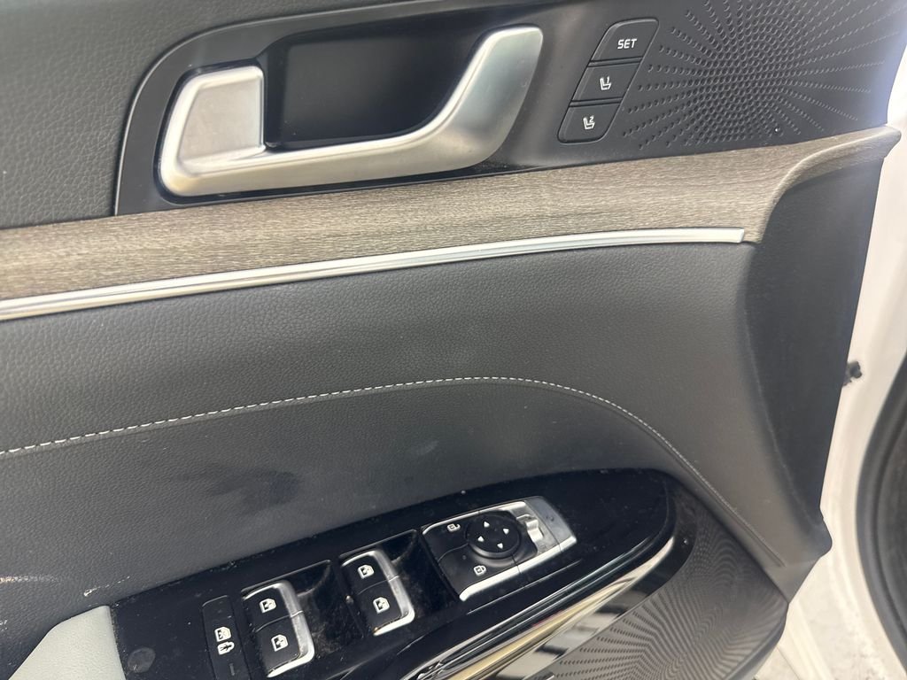 Used 2022 White Kia EX image 18