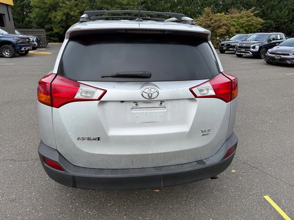Used 2013 Silver Toyota XLE image 6