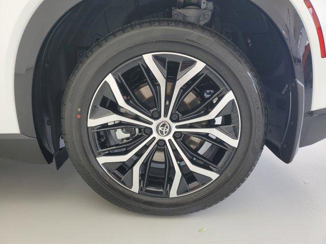 Certified Used 2026 OXYGEN WHITE Toyota  image 34