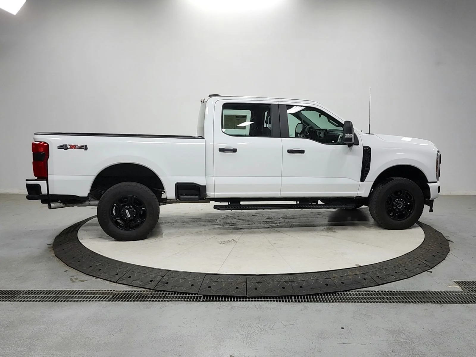 Used 2023 White Ford XL image 8