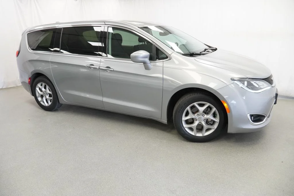 Used 2019 Silver Chrysler Touring Plus image 15