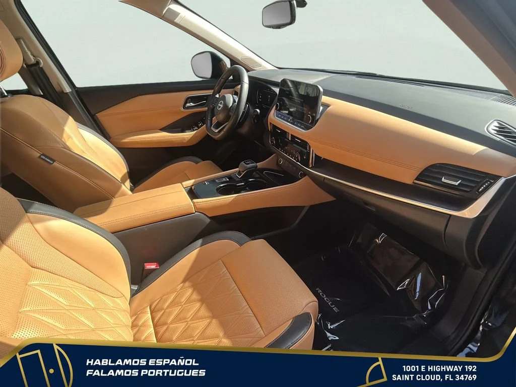 Used 2023 Black Nissan Platinum FWD image 32