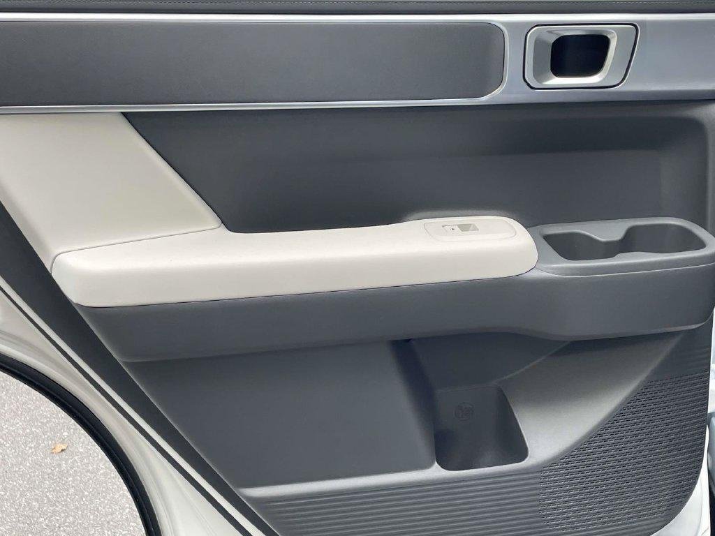 New 2027 White Hyundai SE FWD image 12