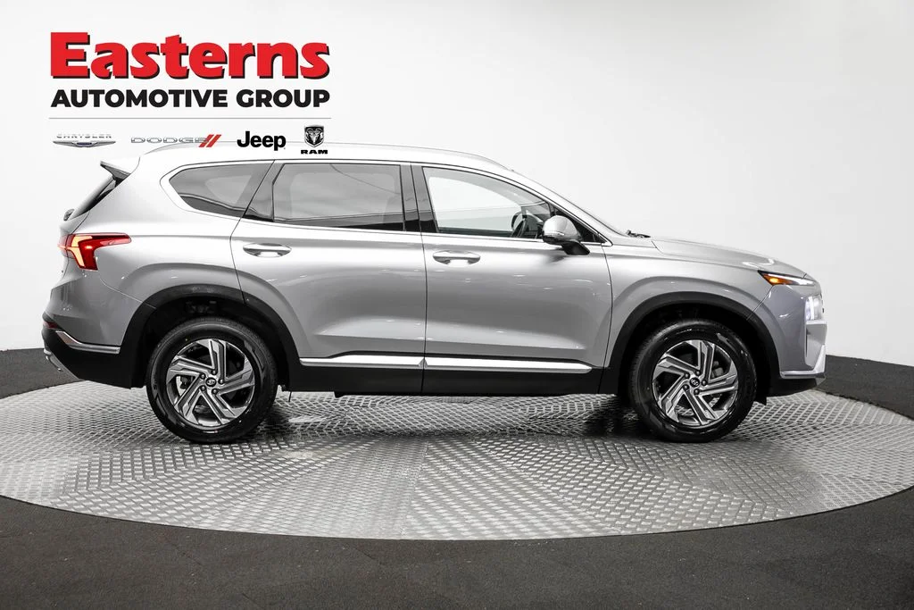 Used 2023 Silver Hyundai SEL image 4