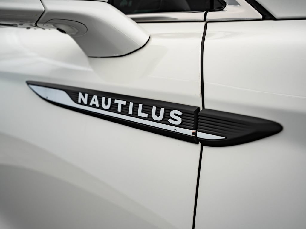 Used 2020 Pristine White Lincoln Reserve image 16