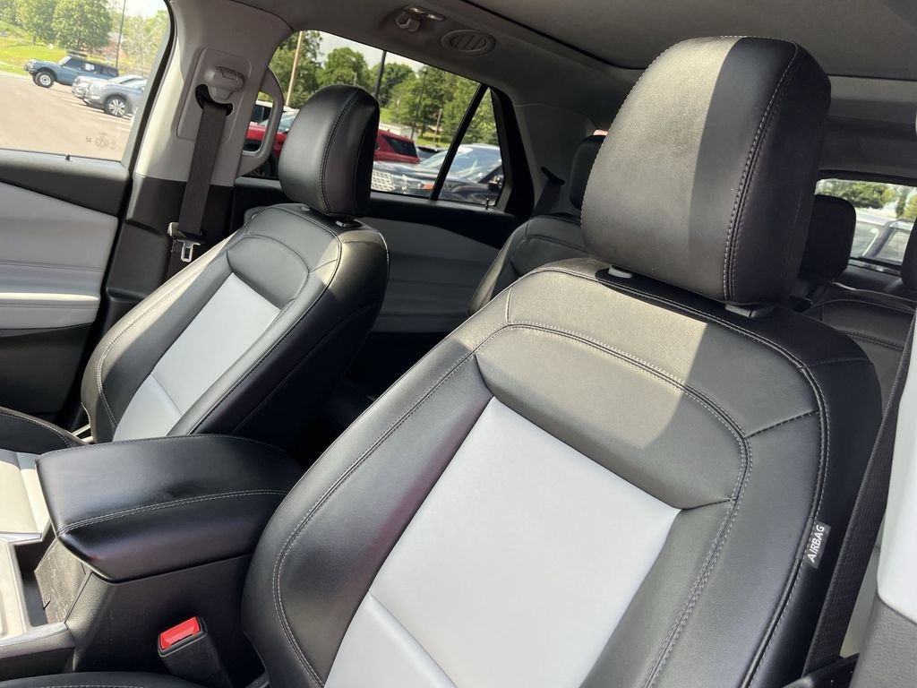 Used 2023 Blue Ford XLT image 11