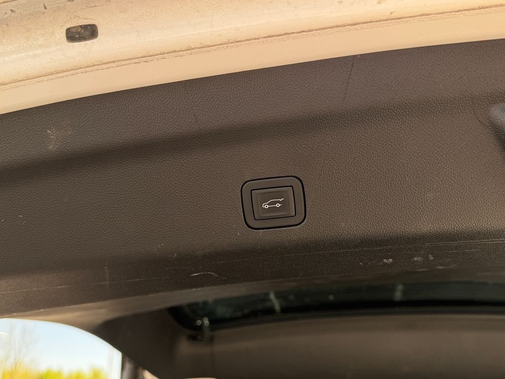 2025 GMC Yukon XL Denali - Photo 15
