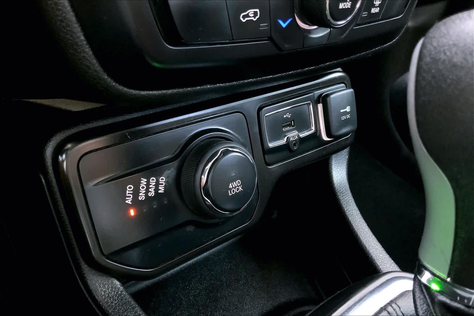 Used 2021 Graphite Gray Jeep Latitude image 34