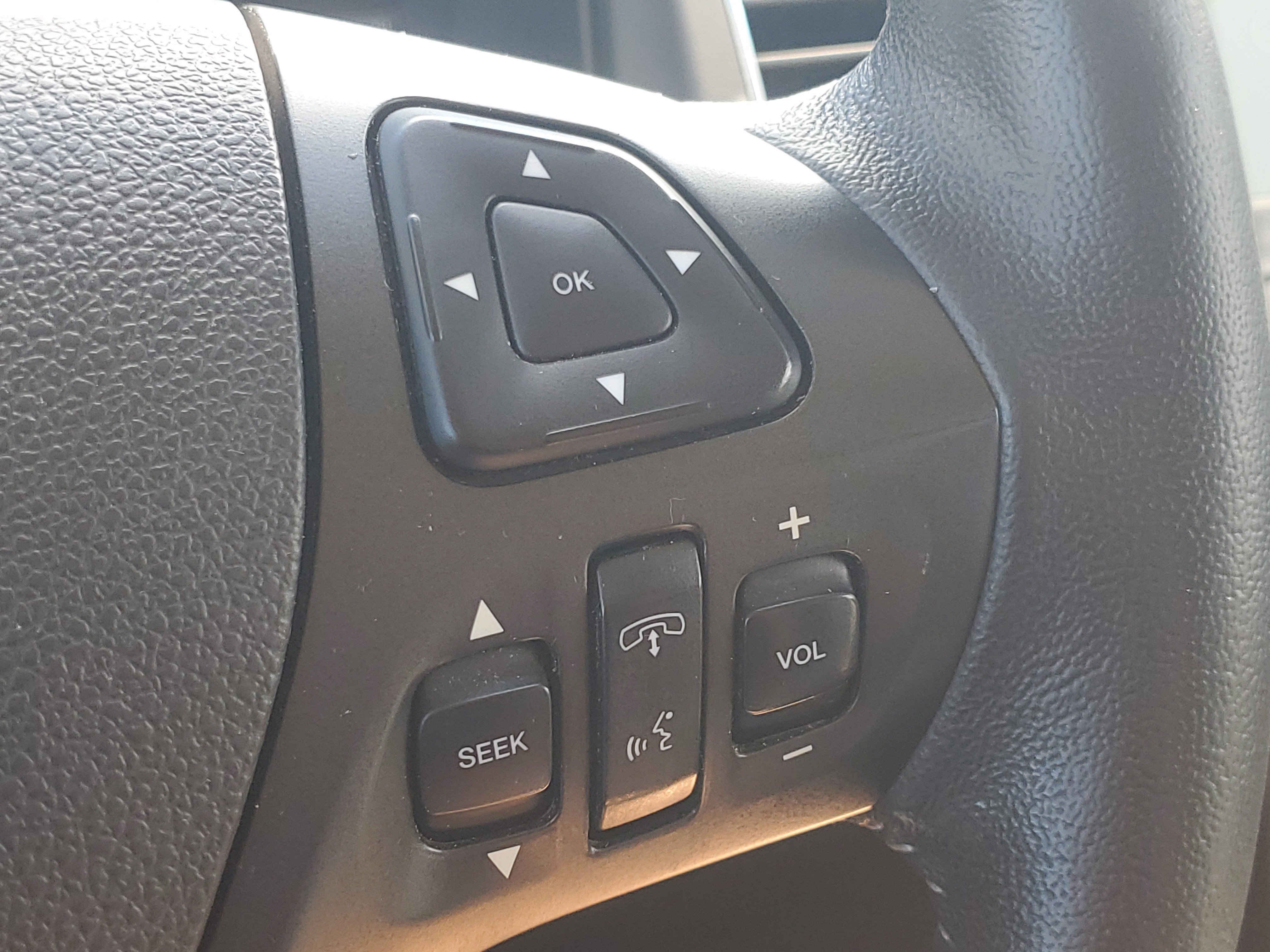 Used 2019 Oxford White Ford SEL image 25